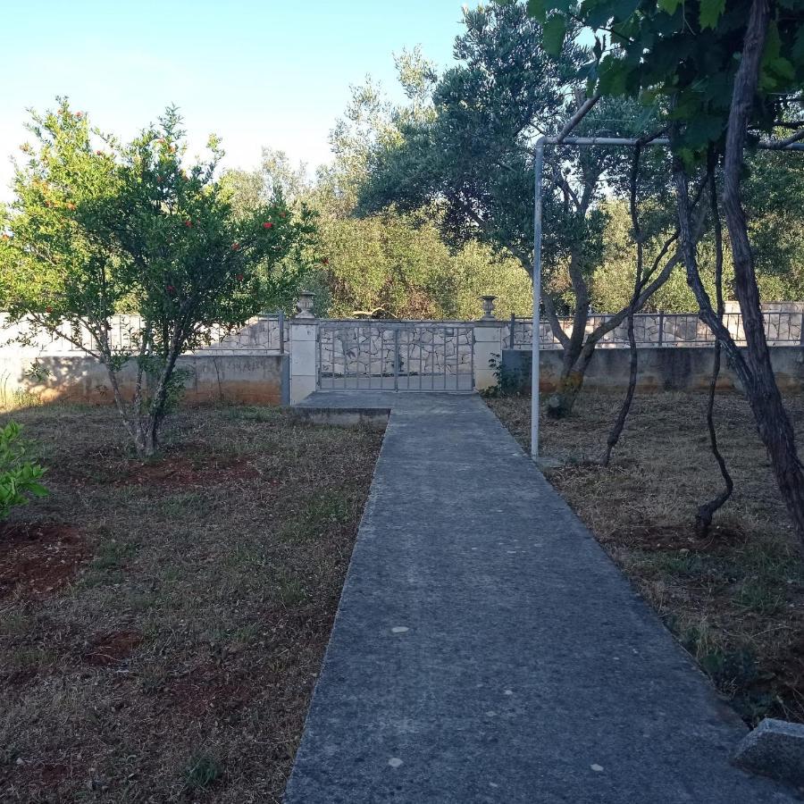 My Mediterranean Villa With Huge Garden And Own Parking ルンバルダ エクステリア 写真